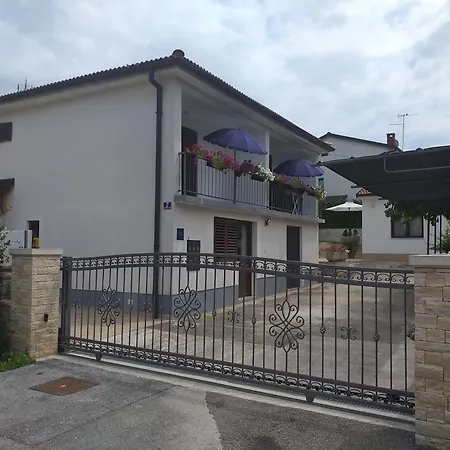 Apartments Villa Antonia Porec Exterior photo